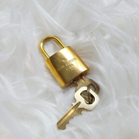 Louis Vuitton Gold Lock #445 Necklace - Picture 4 of 4